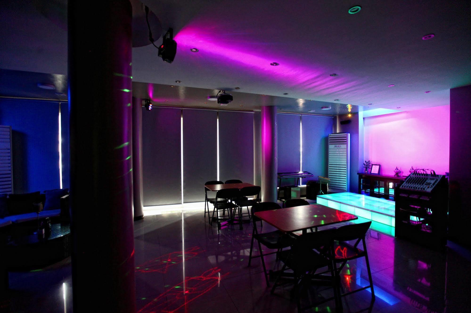 Starlight 2* Pasay